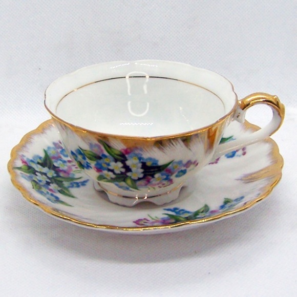 VTG Japanese teacup and saucer set, with a Forget-Me-Not floral pattern and gold - Picture 1 of 11